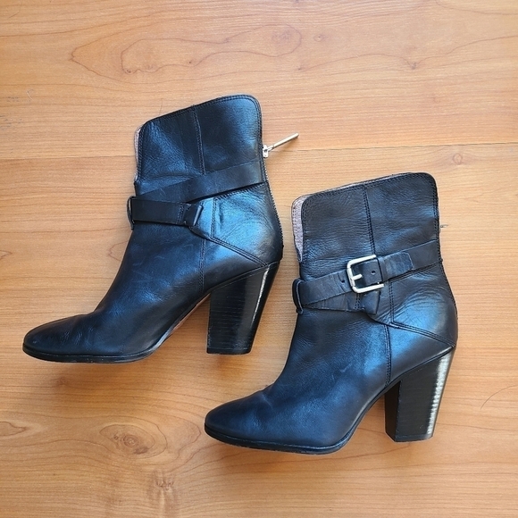 DONALD J Pliner Sarje Ankle Boots - Picture 5 of 16